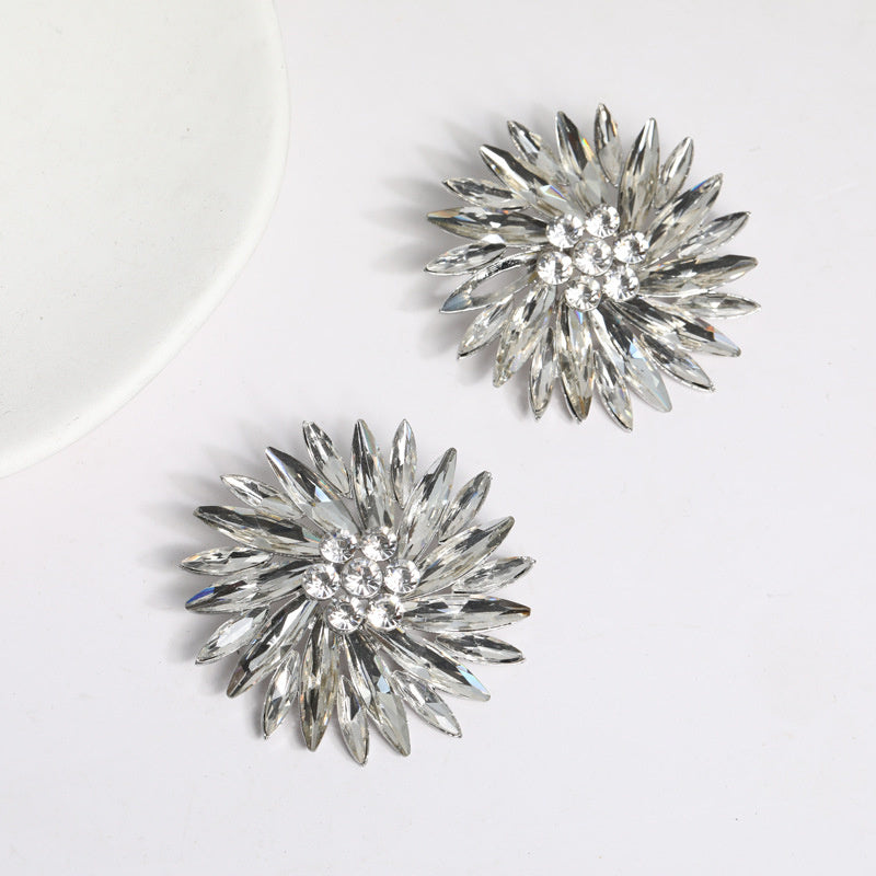 Women's Fashion Leisure Rhinestone Beautiful Flowers Modeling Earrings