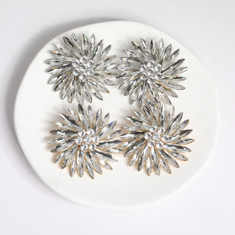 Women's Fashion Leisure Rhinestone Beautiful Flowers Modeling Earrings