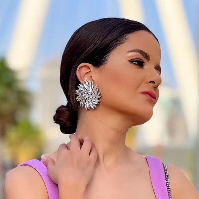 Women's Fashion Leisure Rhinestone Beautiful Flowers Modeling Earrings